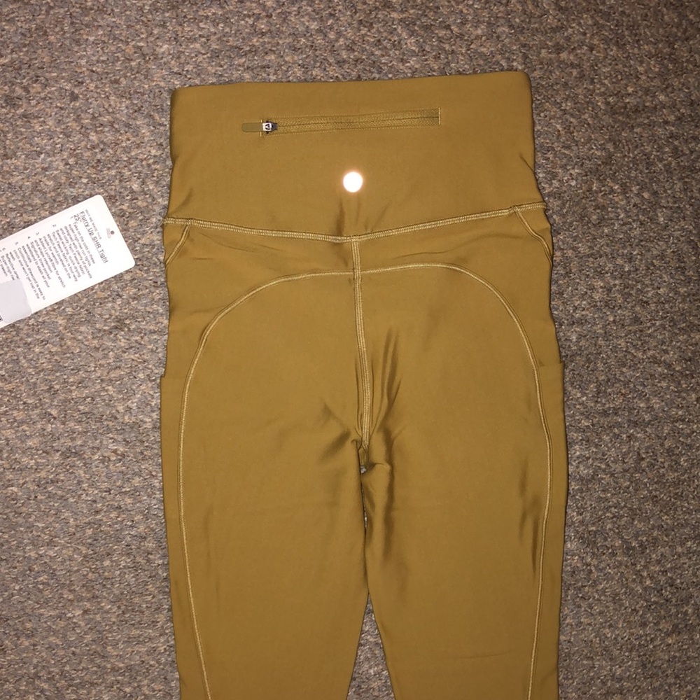 Lululemon Flurry up SHR tight. 4 - Picture 6 of 8